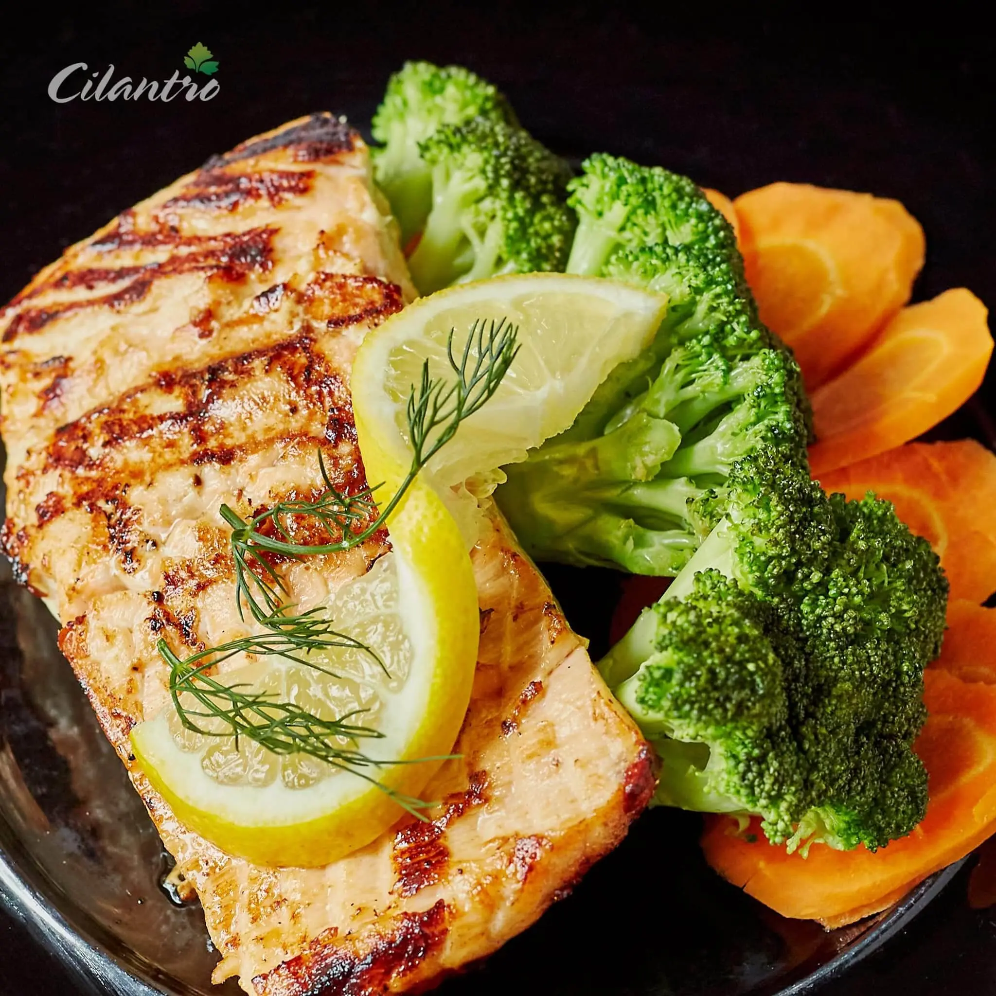 Grilled and juicy Salmon with grilled veggies